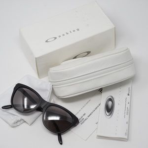 Oakley Holdout sunglasses Prizm lens black fringe